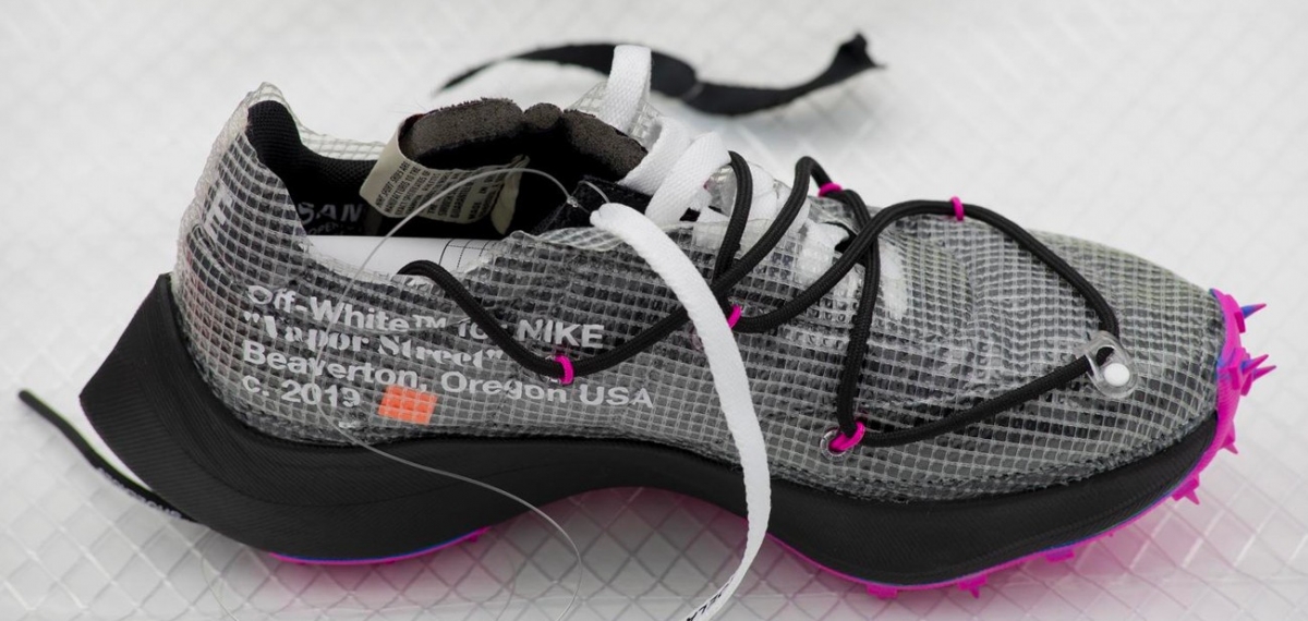 Как создается хайп: Прототипы легендарных кроссовок Off-White ™ x Nike на выставке Вирджила Абло