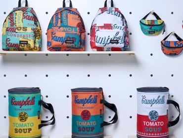 Любимый бренд Энди Уорхола Eastpak создал сумки с его картинами