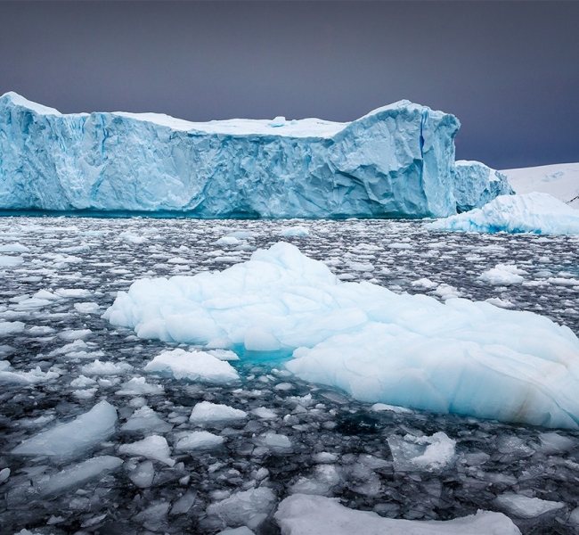 На встречу к катастрофе: Гренландия потеряла рекордные 12,5 миллиардов тонн льда за один день