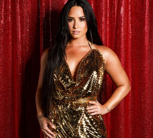 Американская певица DEMI LOVATO выступила в total look украинского бренда FROLOV