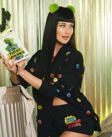 Знаменитое детское шоу: Новая коллекция Moschino переносит нас на улицу Сезам