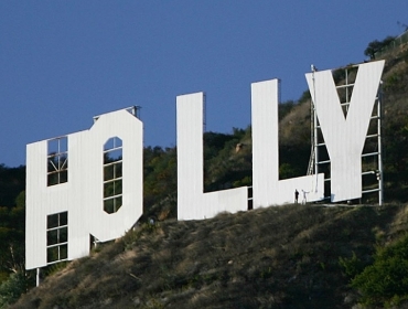 Порно-модель и её команда изменили надпись Hollywood на «буфера». Угадайте почему