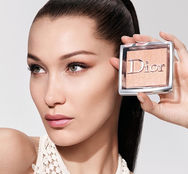 Белла Хадид демонстрирует «Пудру без пудры» для женщин и мужчин от Dior Beauty