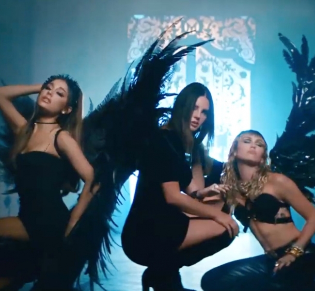 Ариана Гранде, Майли Сайрус и Лана Дель Рей превратились в «Ангелов Чарли» в новом клипе Don’t Call Me Angel