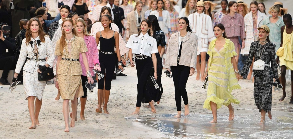 Ветер с моря дул: показ новой коллекции Chanel SS19