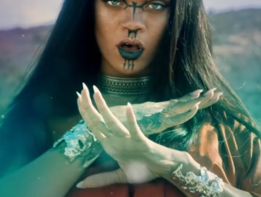 Рианна представила новое видео “Sledgehammer” в IMAX