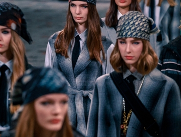 Сила женщин и образы молодости дизайнера Марии Грации Кьюри на показе Dior FW20