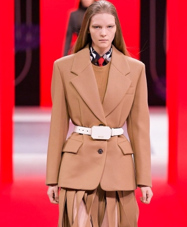 Многофункциональный гардероб современной женщины на показе Prada FW20