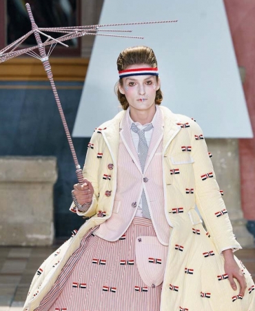Туфли-мячи и причудливые платья Марии Антуанетты на мужском показе Thom Browne SS20