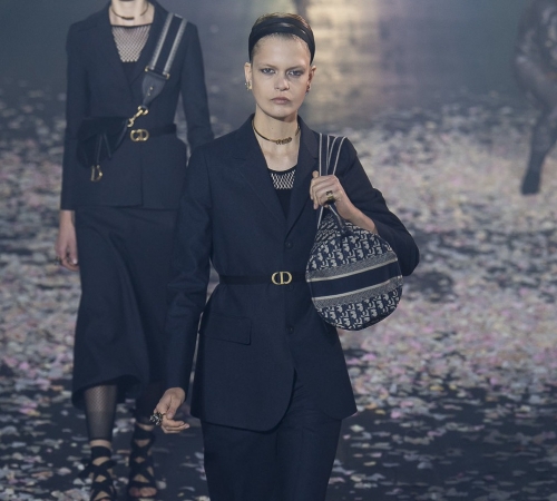 Танец и пластика в показе новой коллекции Christian Dior