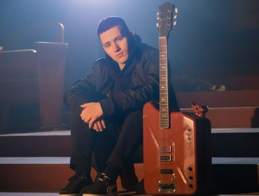 “Під гітару”: співак YAKTAK випускає дебютний альбом