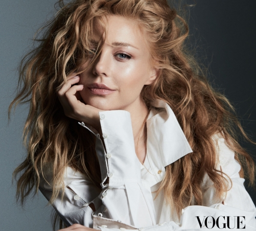 Роскошная Тина Кароль: Впервые в истории на обложке книги VOGUE украинская певица