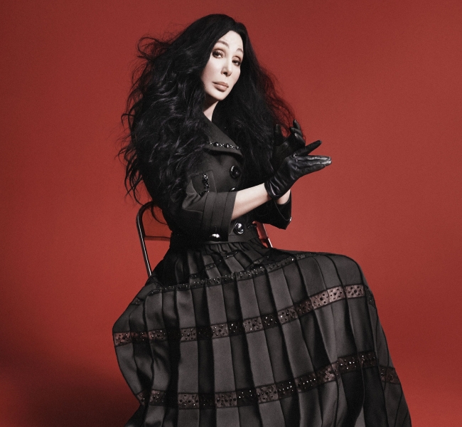 Шер представила кавер-версию песни "One Of Us" группы ABBA