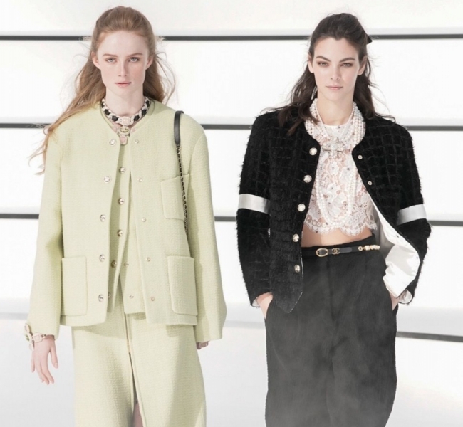 Женская дружба и носибельные вещи на показе Chanel FW20
