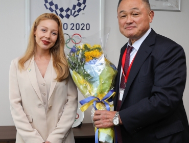 Тіна Кароль у Токіо: співачка зустрілась з головою Олімпійського комітету Японії