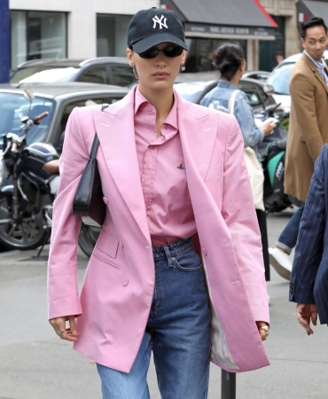 Модникам на заметку: Лучшие образы знаменитостей на Paris Fashion Week