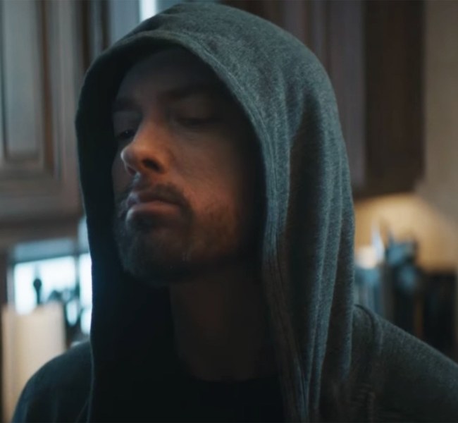 Любовь до гроба или Эминема убила женщина в новом видео «Good Guy»