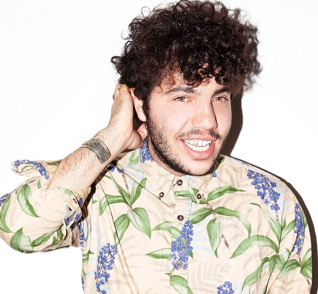 Выходи из тени: Известнейший продюсер Бенни Бланко представил собственное музыкальное видео