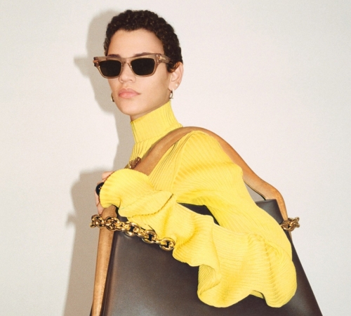 Новый хит: Bottega Veneta обновляет свой модельный ряд сумкой Mount Bag