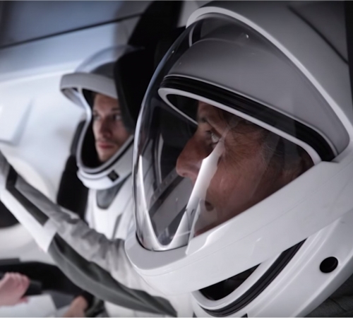 Посмотрите, насколько крутые скафандры у экипажа Crew Dragon от SpaceX