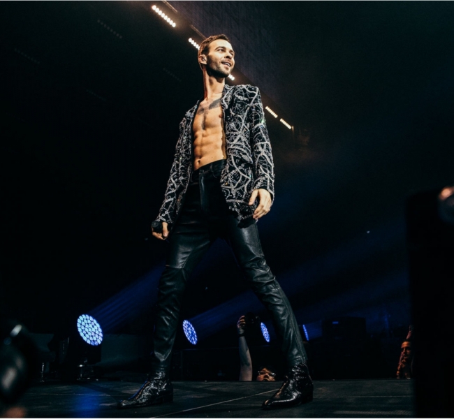 «Стрілою у серце»: Макс Барских представил украиноязычный хит «Двоє»