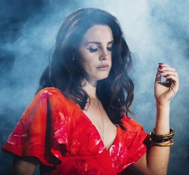 Меланхолия и красота: Lana Del Rey очаровала новым клипом