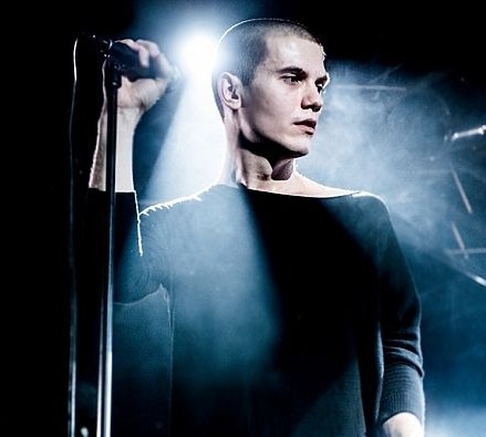 Это надо видеть! «Страшное» видео Shortparis на стыке музыки и акционизма