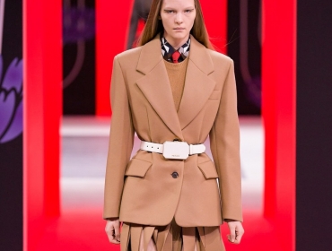 Многофункциональный гардероб современной женщины на показе Prada FW20