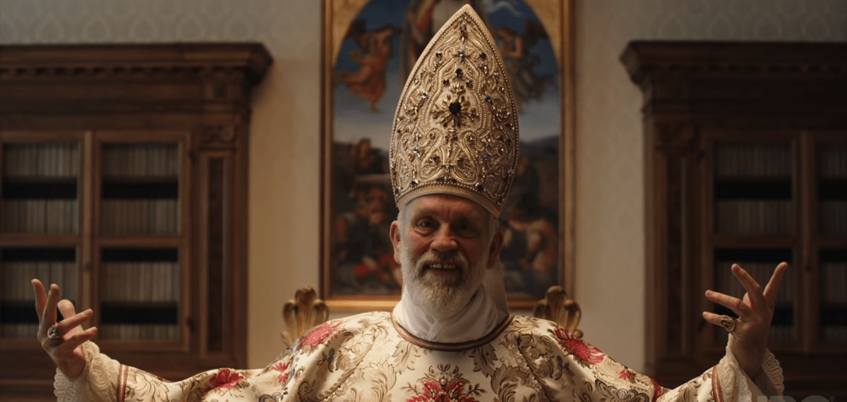 Чтобы быть ближе к Богу, нужно стать дьяволом: Первосвященники Джуд Лоу и Джон Малкович грешат в трейлере «Новый Папа»