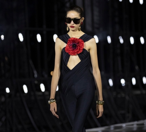 Оверсайз - надоел: Saint Laurent представил изящную коллекцию SS22
