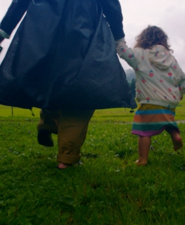 Вийшов документальний фільм «Далі» про війну та жінок, які були вимушені покинути Україну