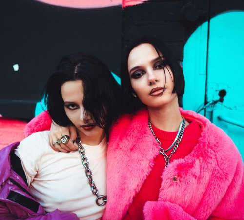 Українки Bloom Twins презентують трек Pretty in Pink про прийняття викликів