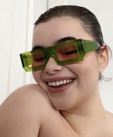 Белла Хадид и Барби Феррейра позировали по FaceTime для создания кампейна Jacquemus