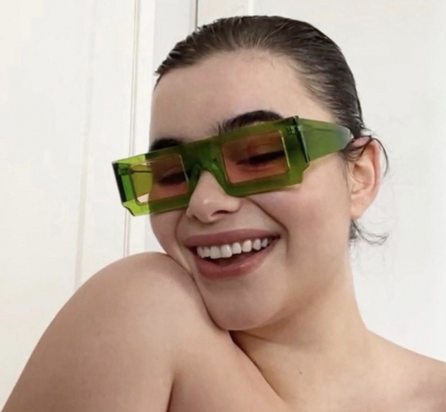 Белла Хадид и Барби Феррейра позировали по FaceTime для создания кампейна Jacquemus
