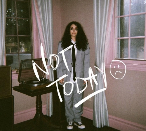 Alessia Cara создала кукольное видео, вдохновившись фильмами Уэса Андерсона