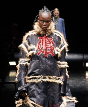Кутюрный показ Jean Paul Gaultier от дизайнера Титосэ Абэ из sacai