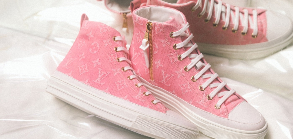 Жизнь в розовых кедах: Эксклюзивная коллекция джинсовой обуви Pink Monogram от Louis Vuitton