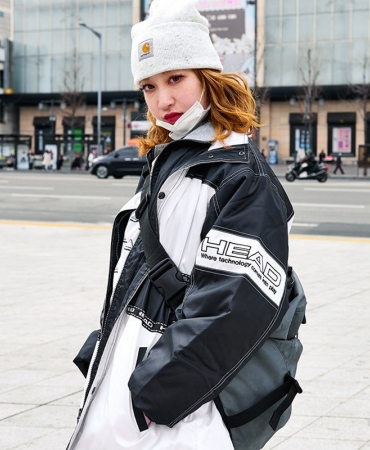 Впечатляющий Street Style на Неделе моды в Сеуле: Смелая графика, энергичный цвет и лучшие бренды