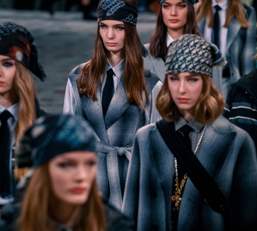 Сила женщин и образы молодости дизайнера Марии Грации Кьюри на показе Dior FW20