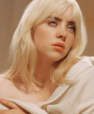 Анаконда обвивает Билли Айлиш в новом видео "Your Power"