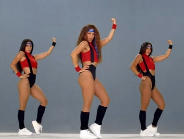 Звезды 2000-х: Шакира и Black Eyed Peas представили совместный клип Girl Like Me