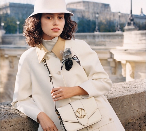 Посвящено старейшему мосту Парижа: Louis Vuitton представляют новую модель сумки с архивным лого