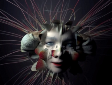 Бьорк превращается в космический цветок в психоделическом клипе Tabula Rasa