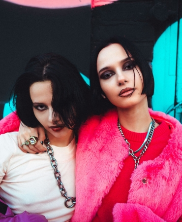 Українки Bloom Twins презентують трек Pretty in Pink про прийняття викликів