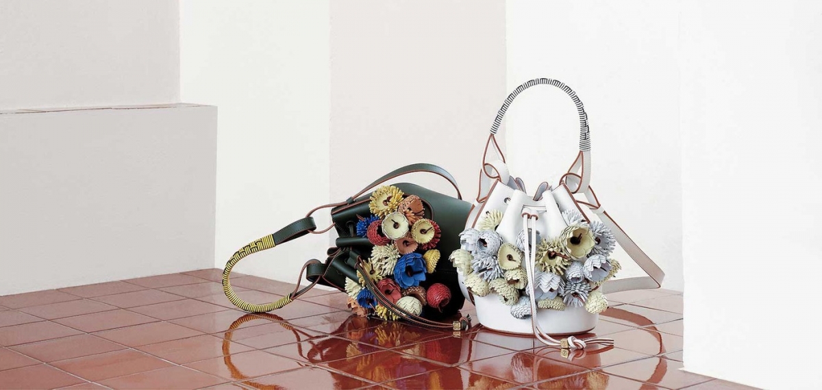 Новая коллекция сумок LOEWE посвящена искусству ткачества
