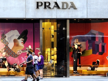 Prada становится первым люксовым брендом, взявшим кредит на «устойчивое развитие». Вот что это значит