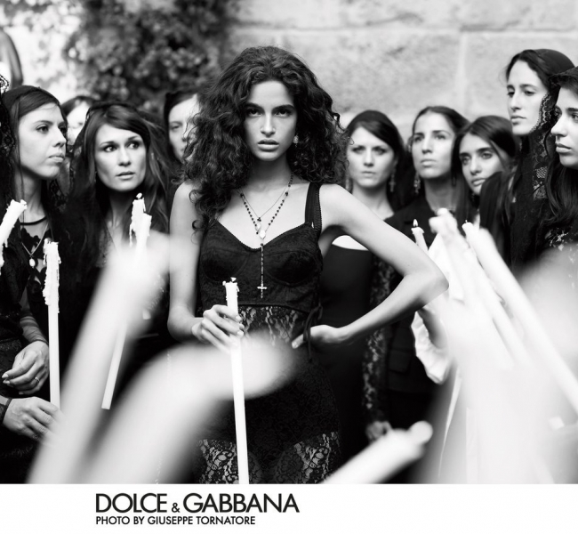 Dolce & Gabbana вывели Монику Беллуччи, Еву Герцигову, Карлу Бруни и других на улицы Италии