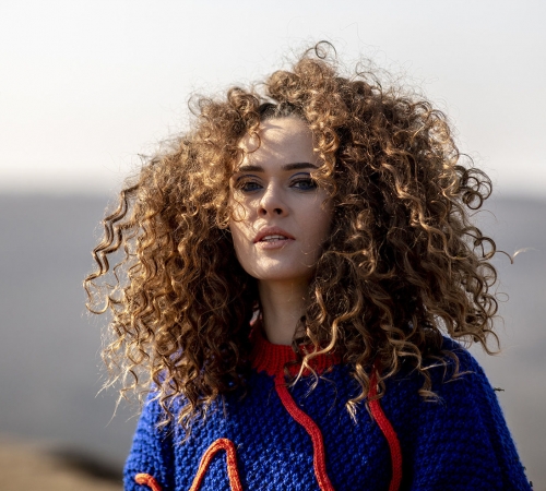 Юлия Санина танцует о любви в новом видео «Серце» группы The Hardkiss