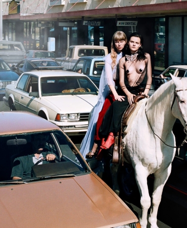 «Смешались в кучу кони, люди»: Gucci представили удивительный кампейн о свободе и смелости