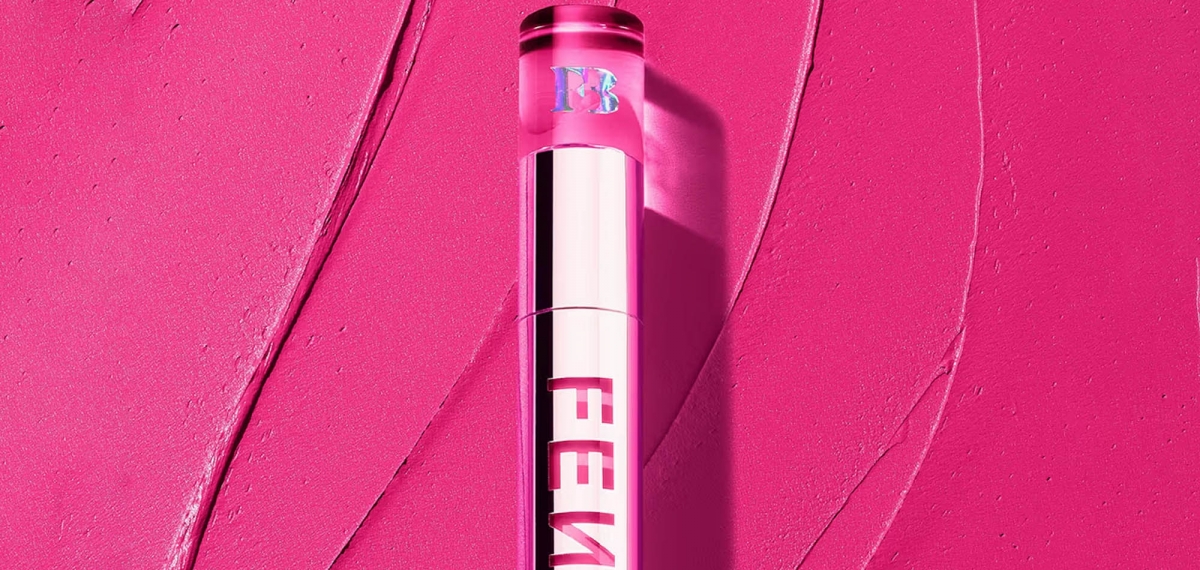 Fenty Beauty представляє обмежену серію яскраво-рожевого відтінку для своєї лінії рідких губних помад «ICON VELVET»